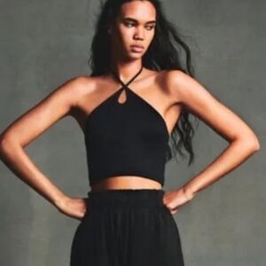 NWT Zara black ribbed cropped halter style tank. Medium.